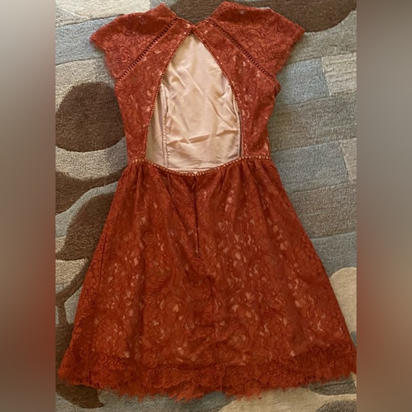 NWT Stylestalker Laylor Circle Lace Mini Dress in Sedona - Picture 8 of 9